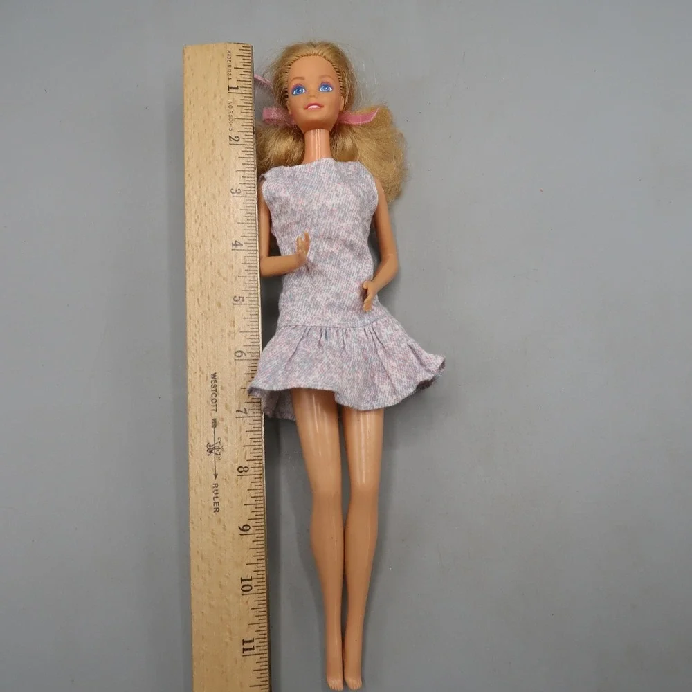 Vintage 90s Mattel Barbie Doll in Dress Blue Eyes Blonde Hair‎